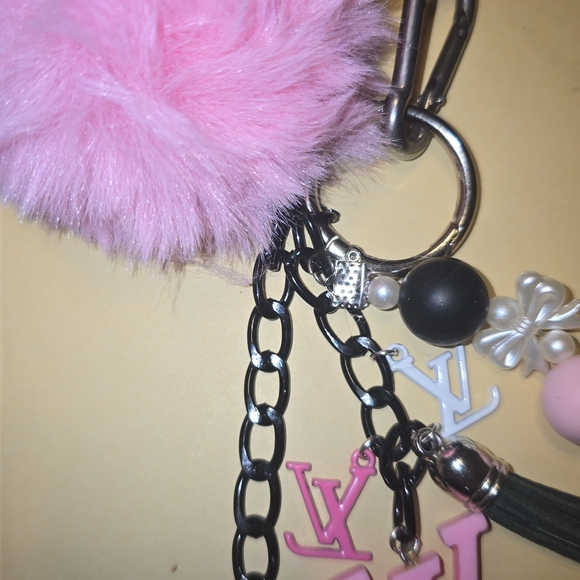 Pink and Black Fluffy Keychain Lv Charms - Picture 10 of 11